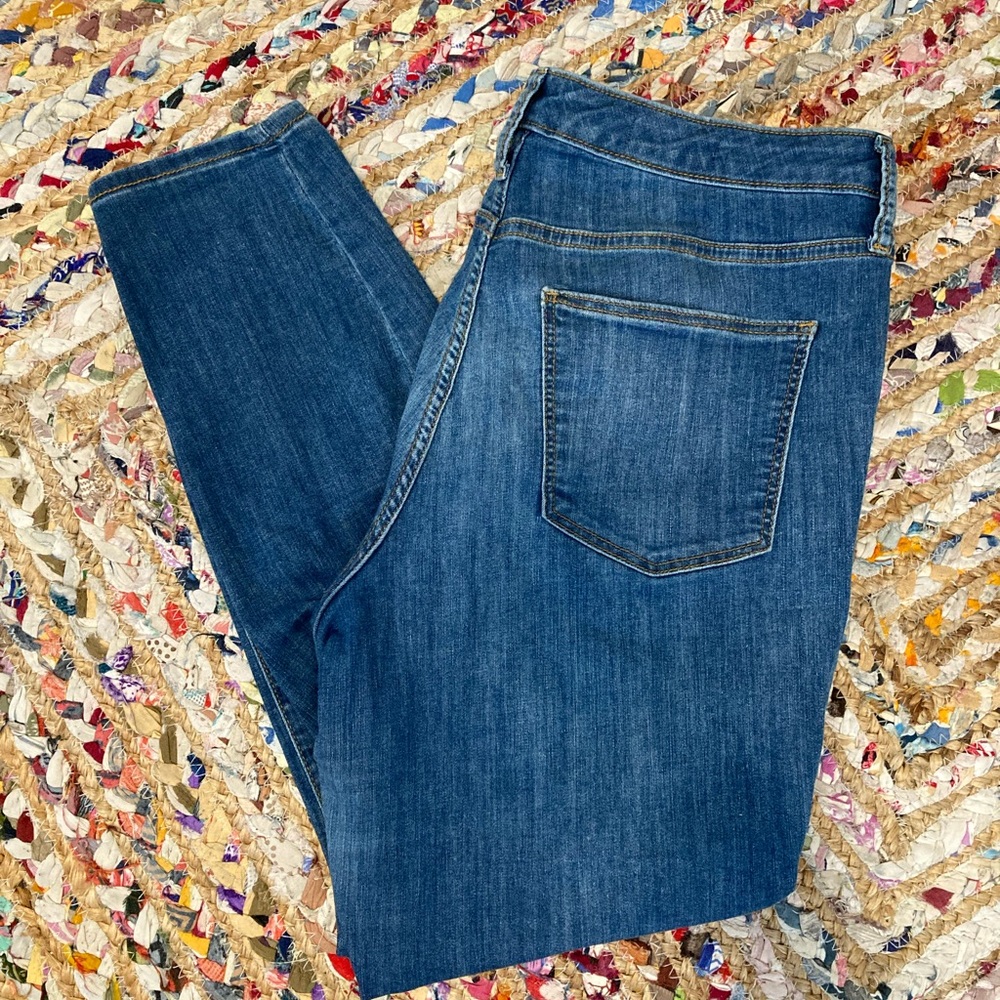 Universal Thread Women's High Rise Jeans - Blue